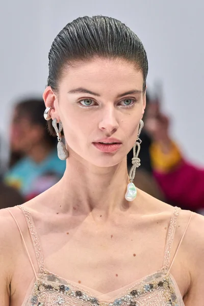 Look 69